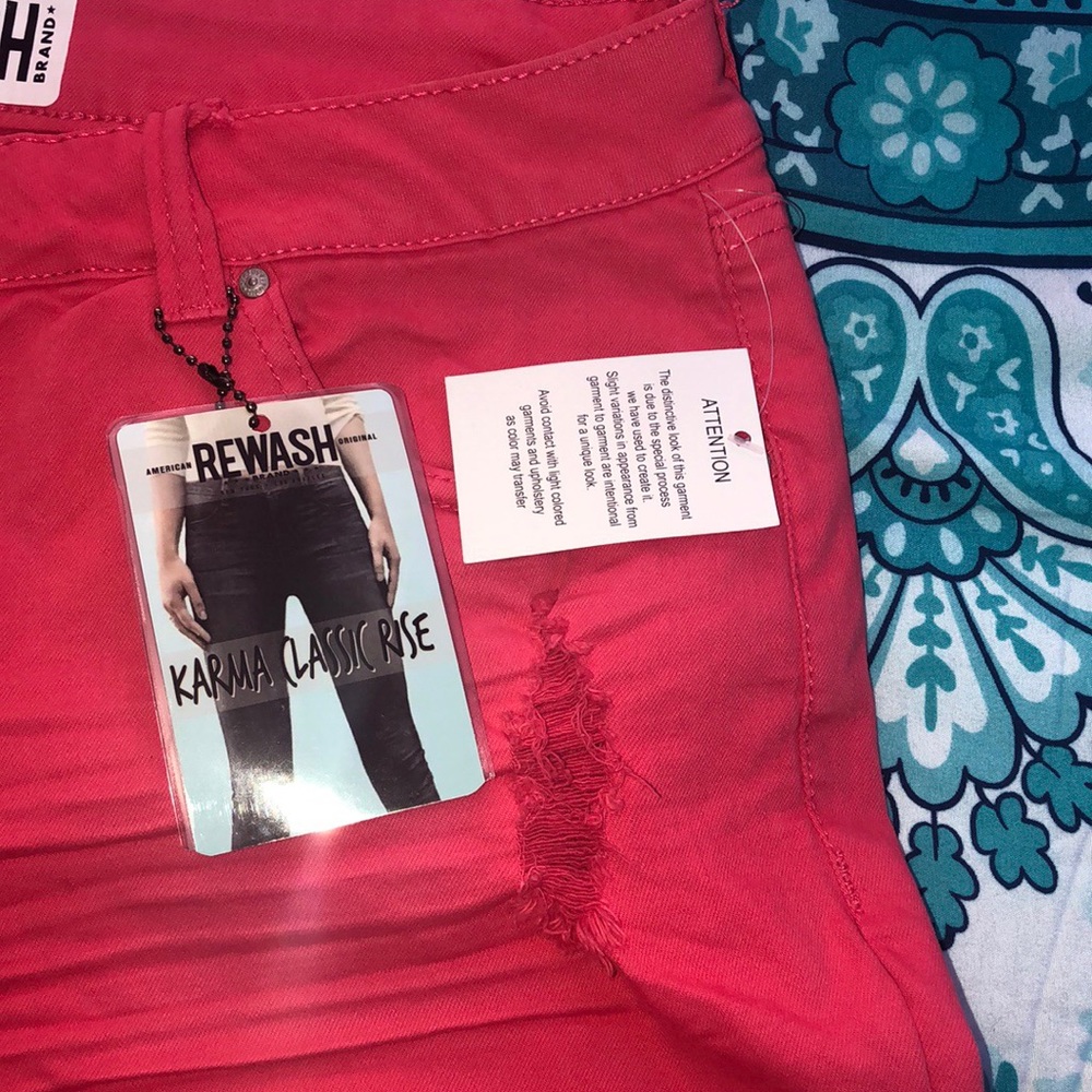 Shorts - Picture 3 of 7